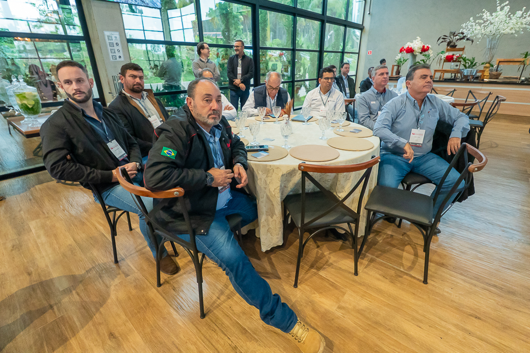Empresários e parceiros reunidos no encontro da Jumil