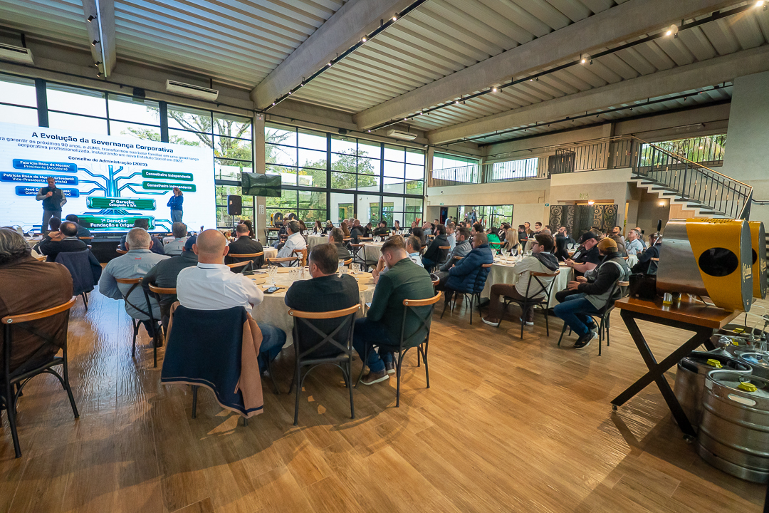 Empresários e parceiros reunidos no encontro da Jumil
