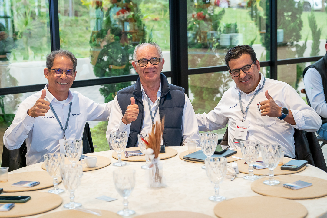 Empresários e parceiros reunidos no encontro da Jumil
