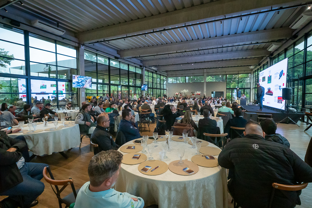 Empresários e parceiros reunidos no encontro da Jumil