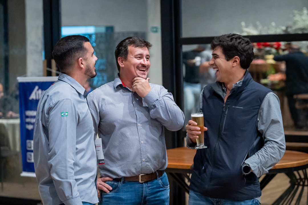 Empresários e parceiros reunidos no encontro da Jumil