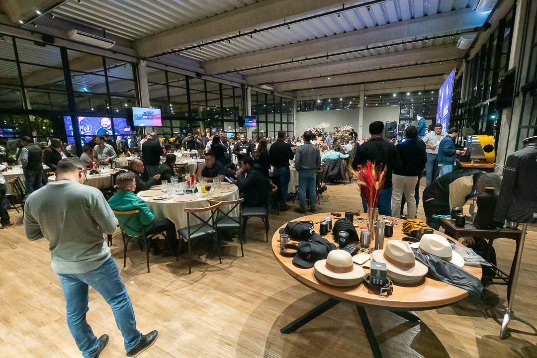 Empresários e parceiros reunidos no encontro da Jumil