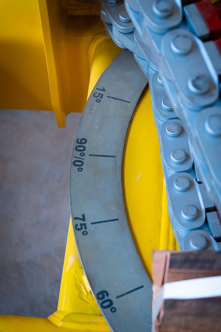 No detalhe, a robustez que sustenta equipamentos de padrão internacional.