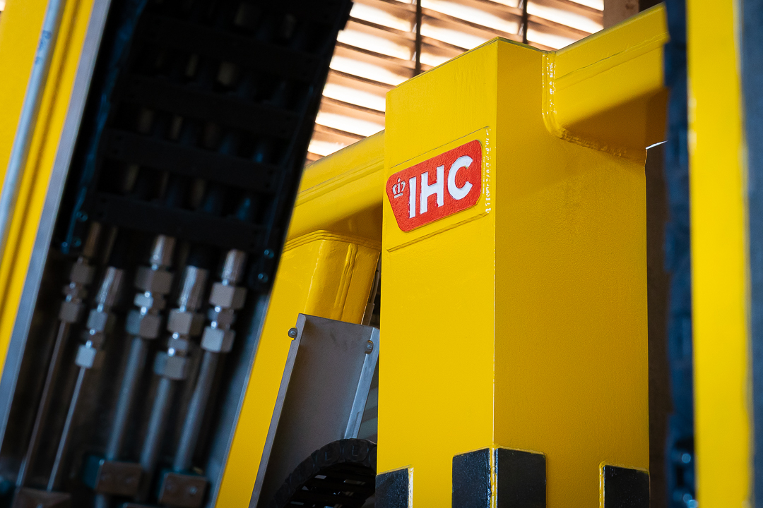 No detalhe, a robustez que sustenta equipamentos de padrão internacional.
