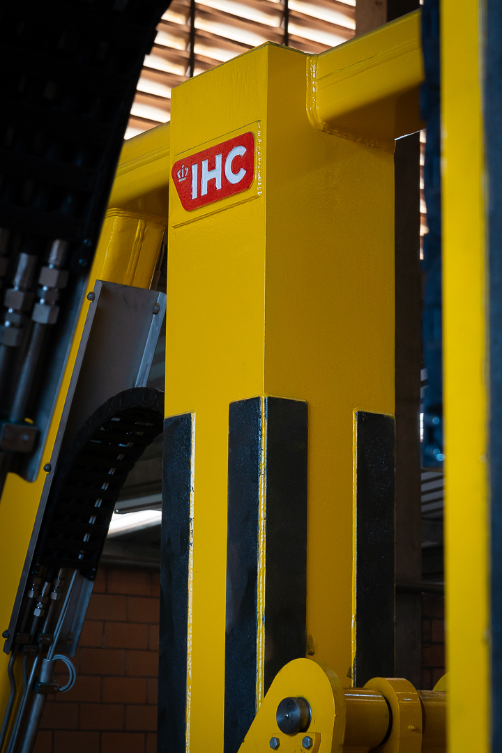 No detalhe, a robustez que sustenta equipamentos de padrão internacional.