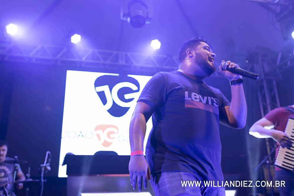 JoaoVIOLADA-VIP Guilherme canta muito
