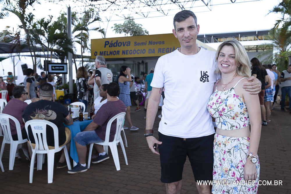 Porco-no-rolete-fiat-padova-sertaozinho