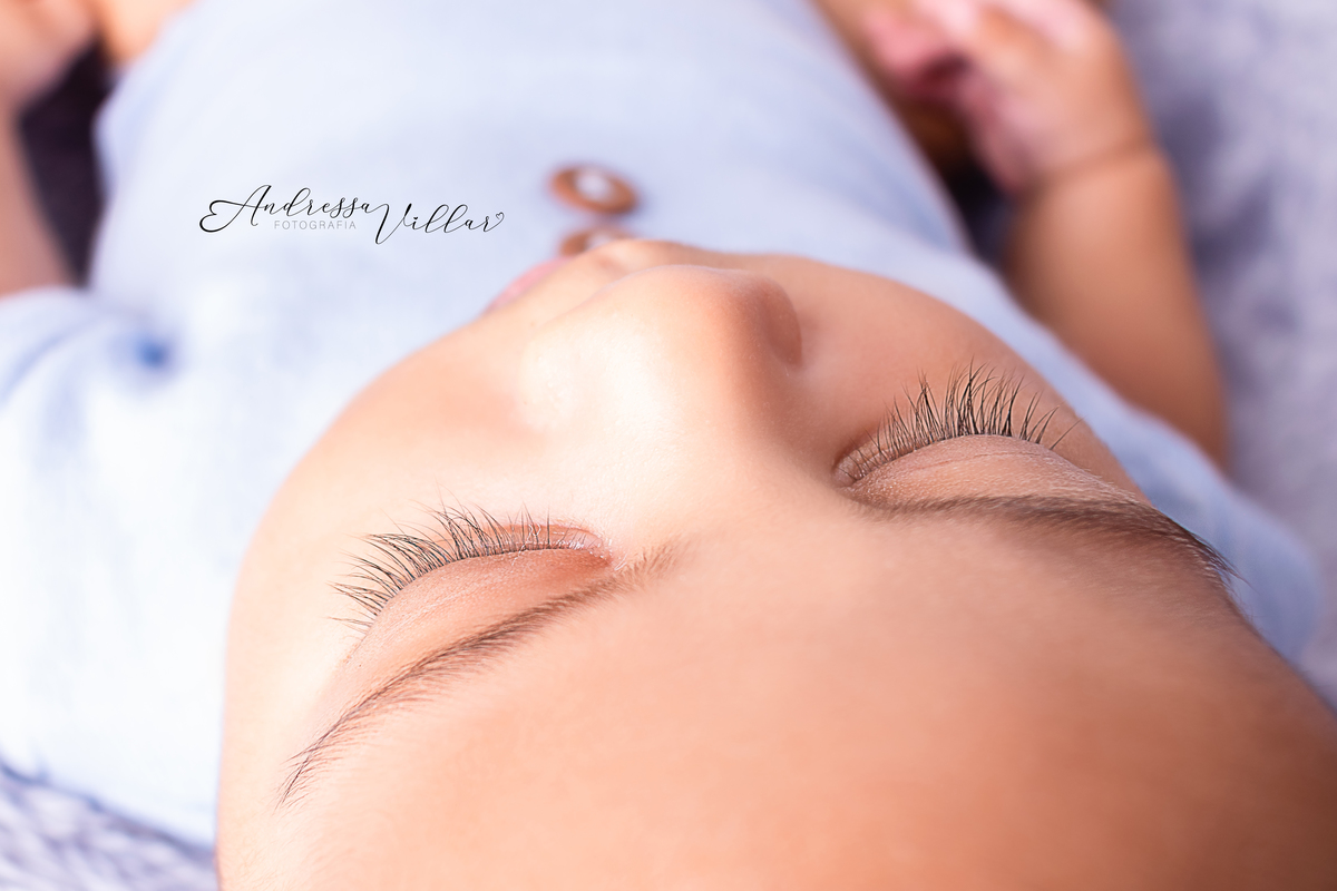 Destaque nos cílios do Gustavo dormindo