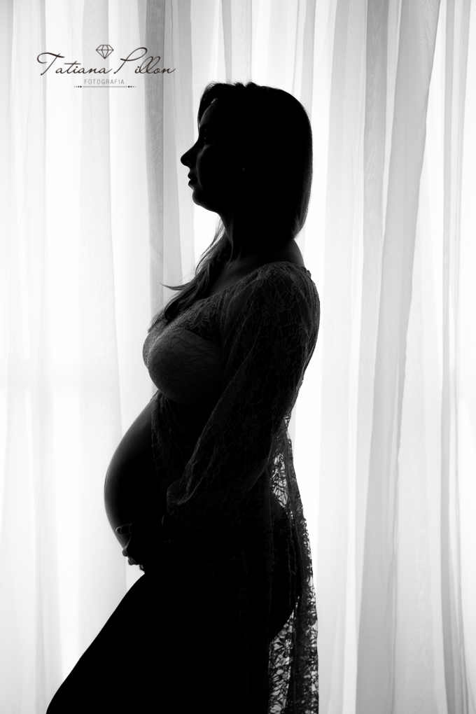 Foto P&B no contra luz! A silhueta do amor! A gestação e seu poder de deixar as mulheres ainda mais lindas!