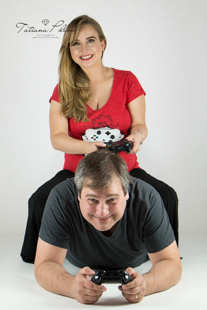 Olha Nanda! Você vai poder brincar muito no videogame do papai! Essa foto não podia faltar nesse ensaio Gestante!