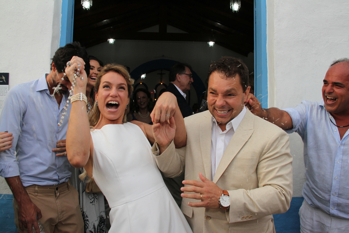 Casei...olha minha felicidade!!! depois de umas lagrimas de emoção o momento de gritar e ser feliz! CASAMOS!!
