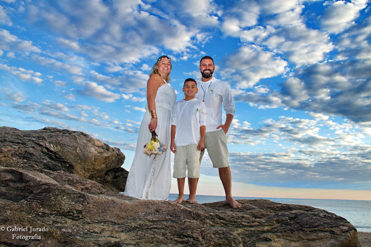 Selando o amor na praia de Santiago - sp
Casamento na praia