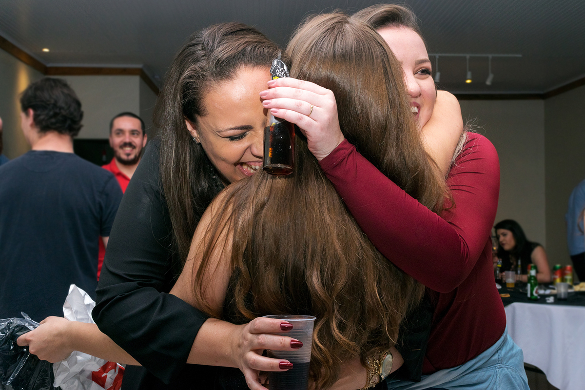 Abraço, carinho, afeto, alegria, comemoração