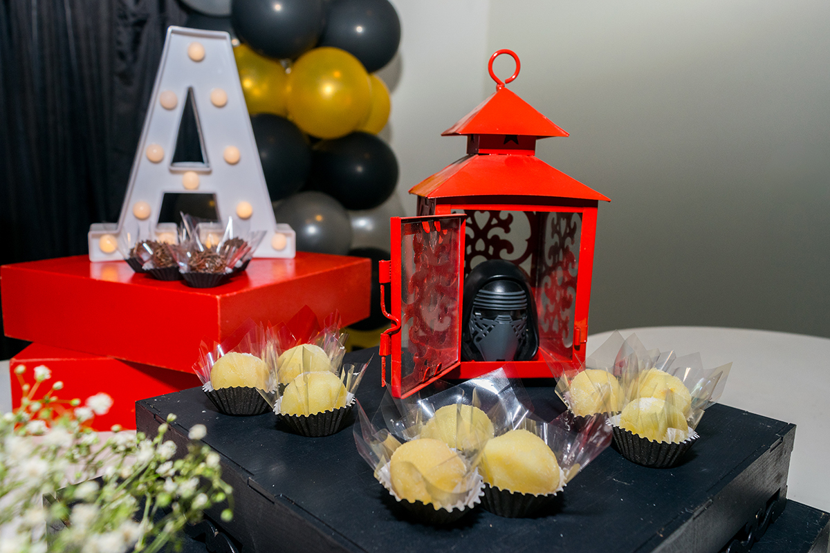 Darth Vader e Stormtroopers de beijinho