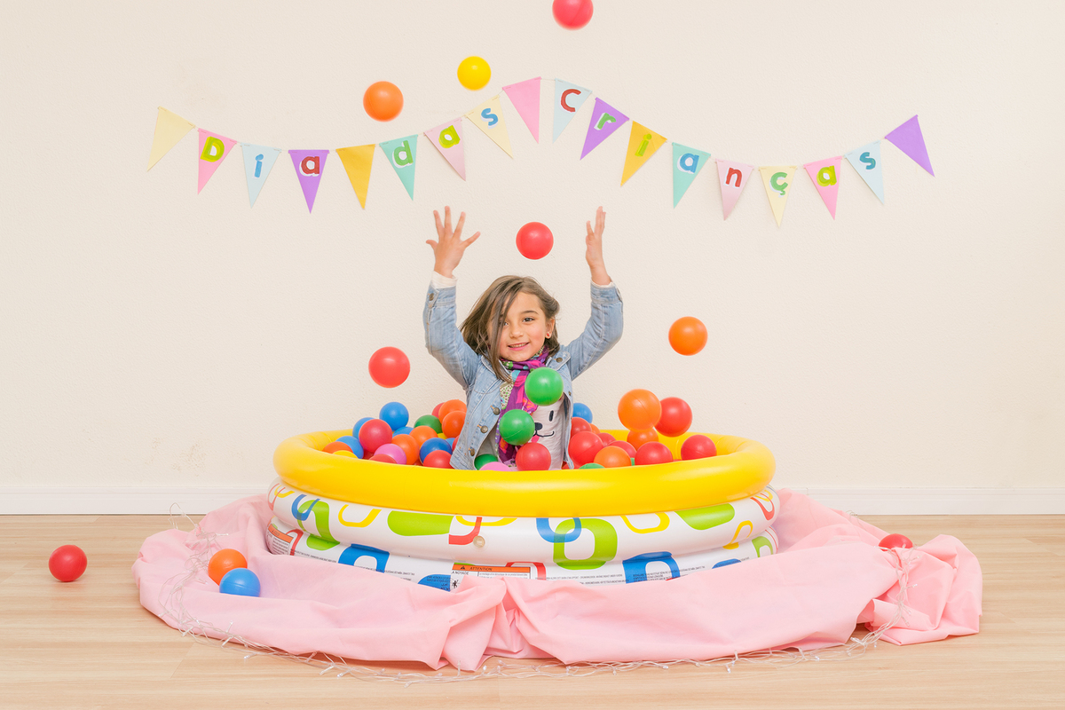 Dia das Crianças - Brincadeira de Criança - Piscina de Bolinha
