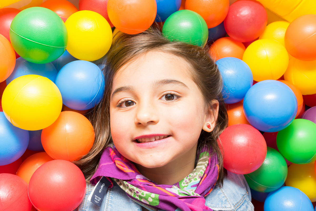 Dia das Crianças - Brincadeira de Criança - Piscina de Bolinha