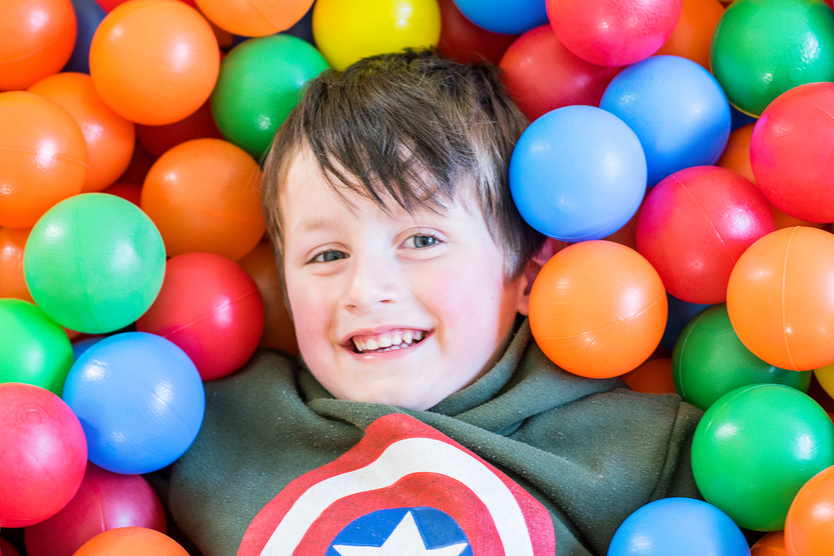 Dia das Crianças - Datas Comemorativas - Piscina de Bolinha - Balões