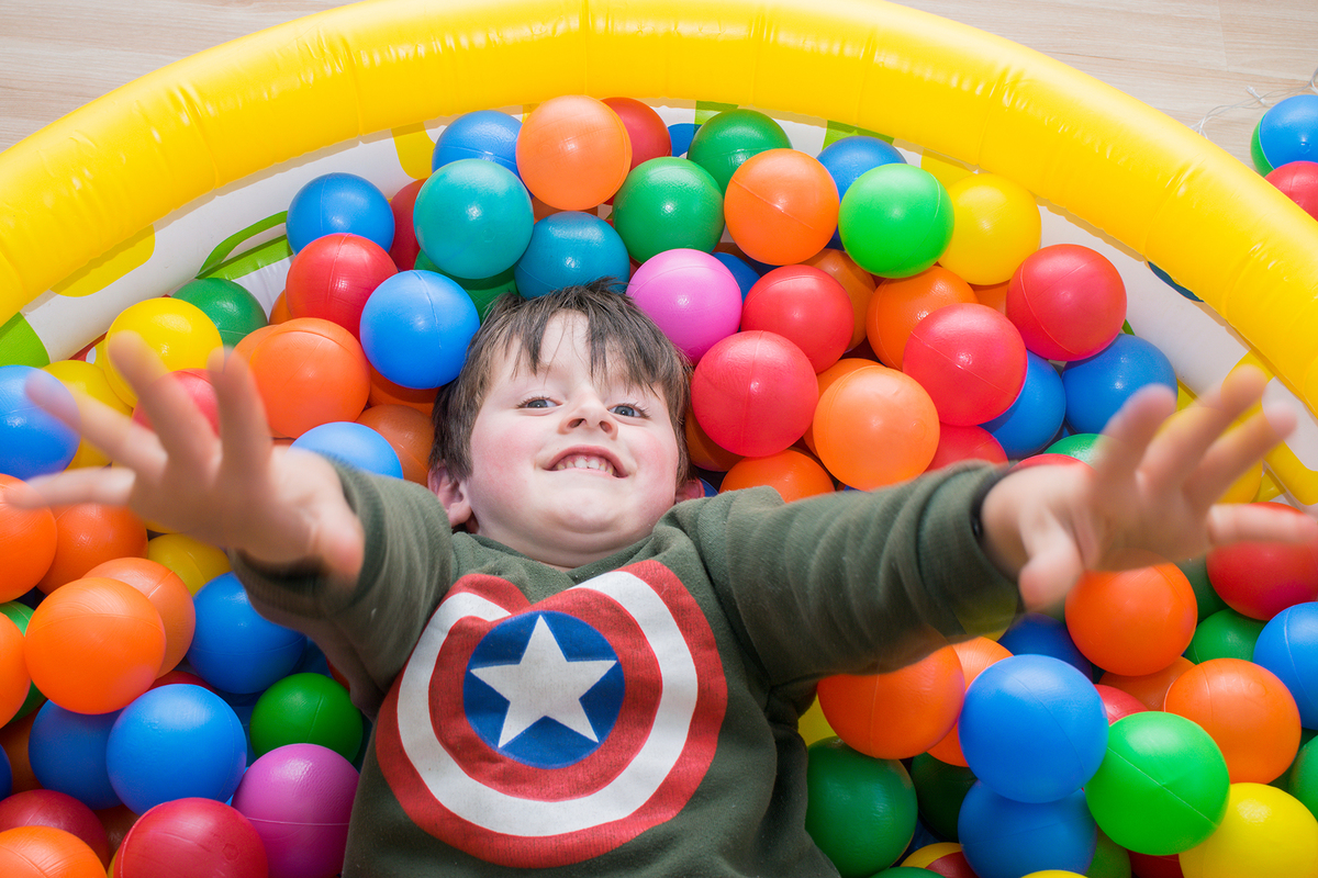 Dia das Crianças - Datas Comemorativas - Piscina de Bolinha - Balões