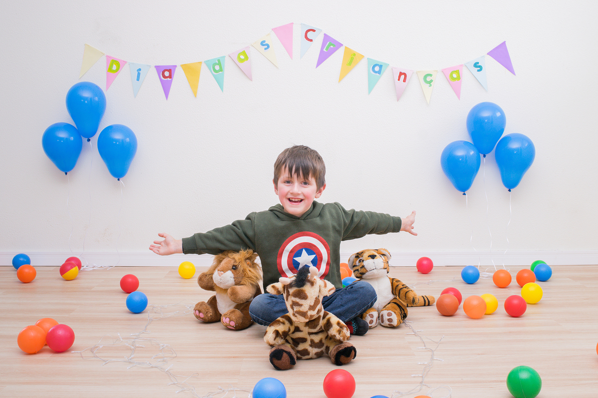 Dia das Crianças - Datas Comemorativas - Piscina de Bolinha - Balões