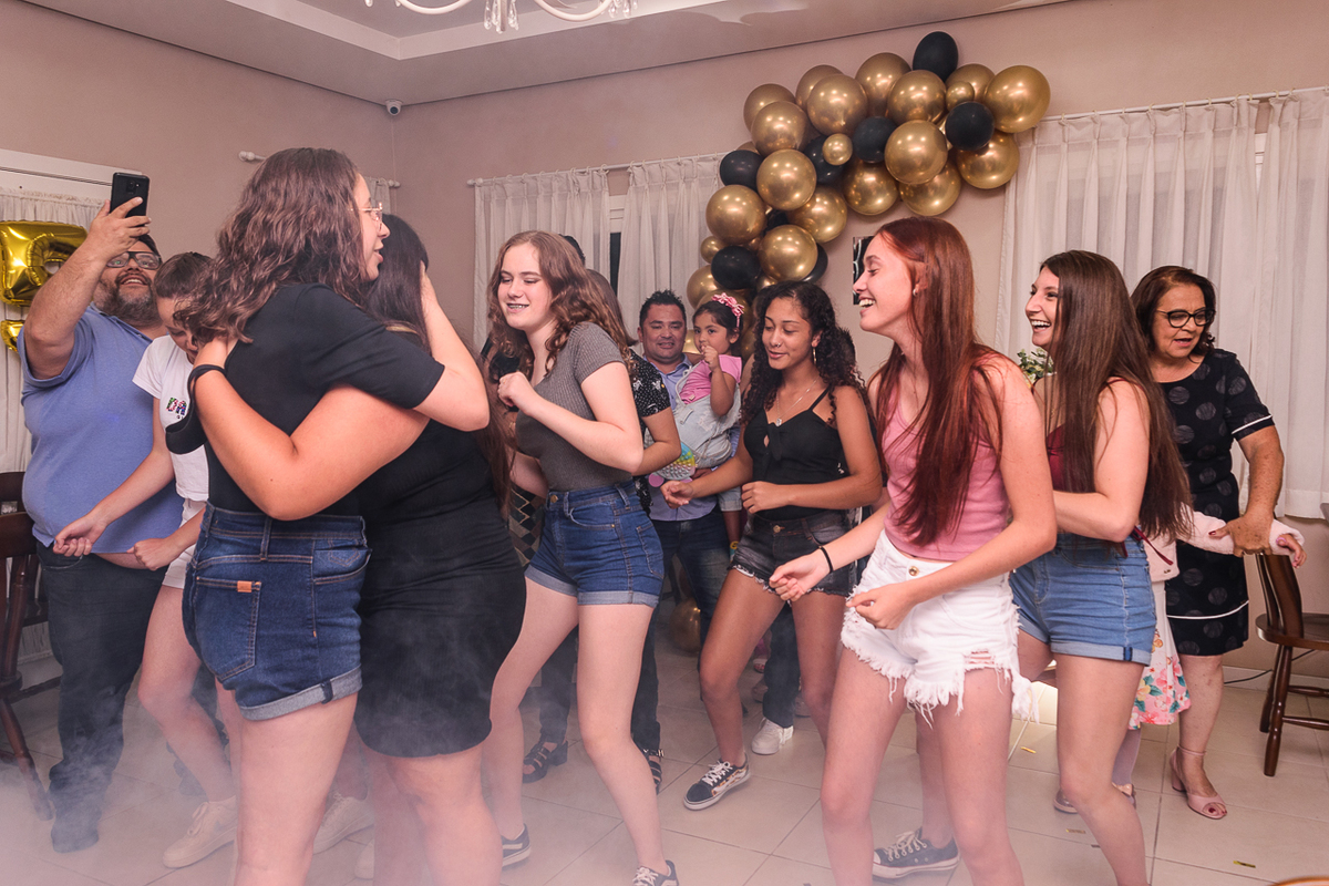 dança de amigas