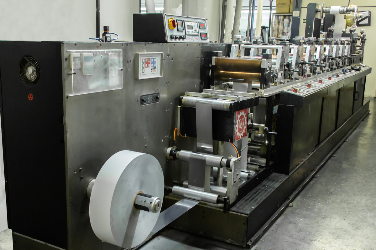 máquina de flexografia ggs modular até 8 cores impressão uv e solvente