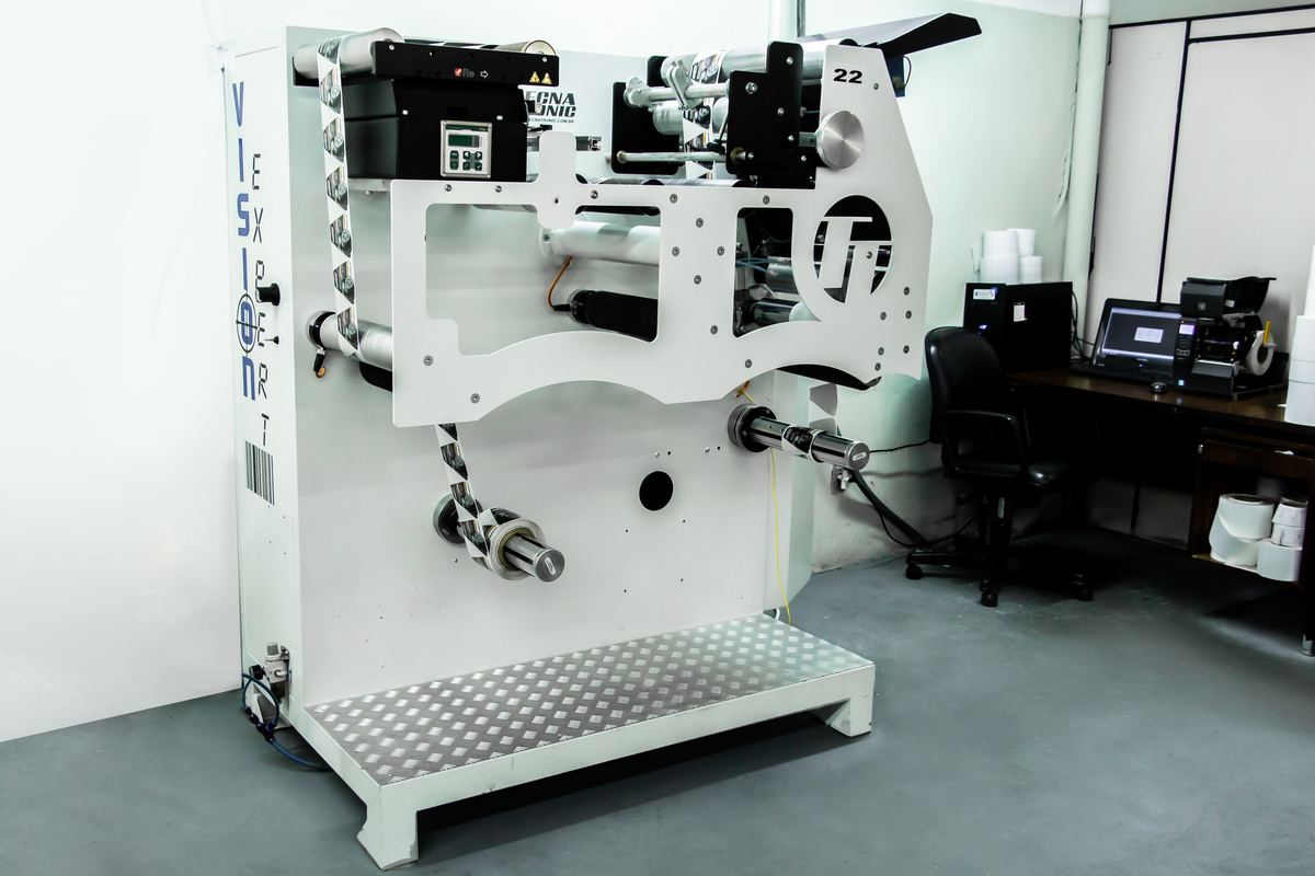 máquina de revisão, revisora automática para bobinas de etiquetas, grande tiragem