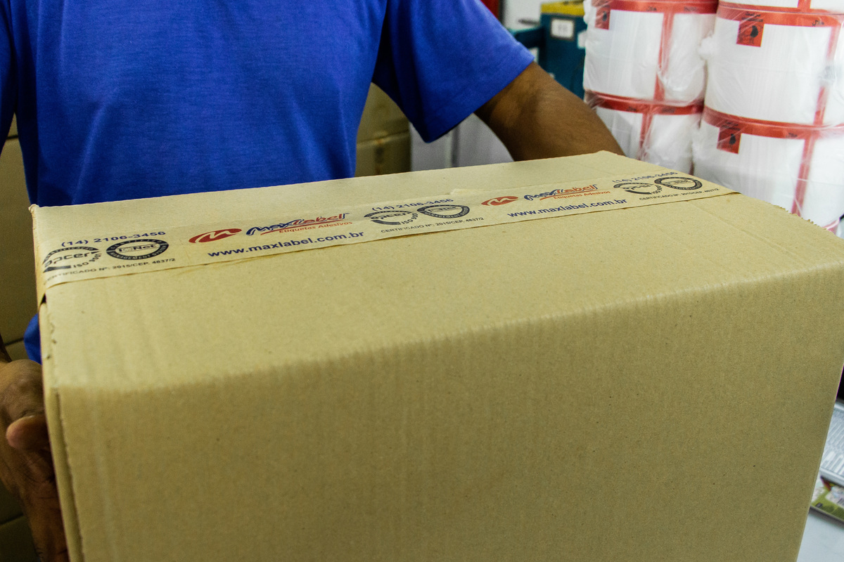 expedição, caixa de papelão empresa,iso, etiquetas adesivas, bauru-sp