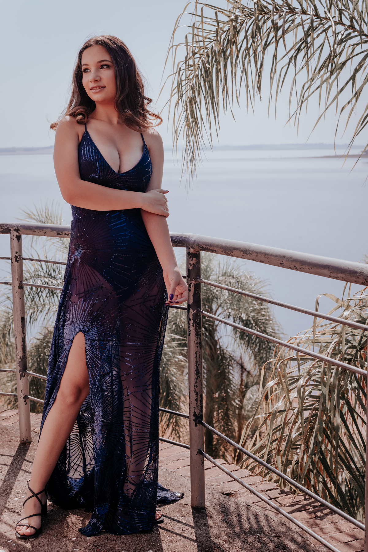 ensaio fotográfico feminino debutante realizado pela fotografa de bauru thais augusto fotografia no hotel farol do lago em avaré piraju - sp fotos naturais, espontaneas criativas e direcionadas para a mulher se sentir com a auto estima elevada e linda 