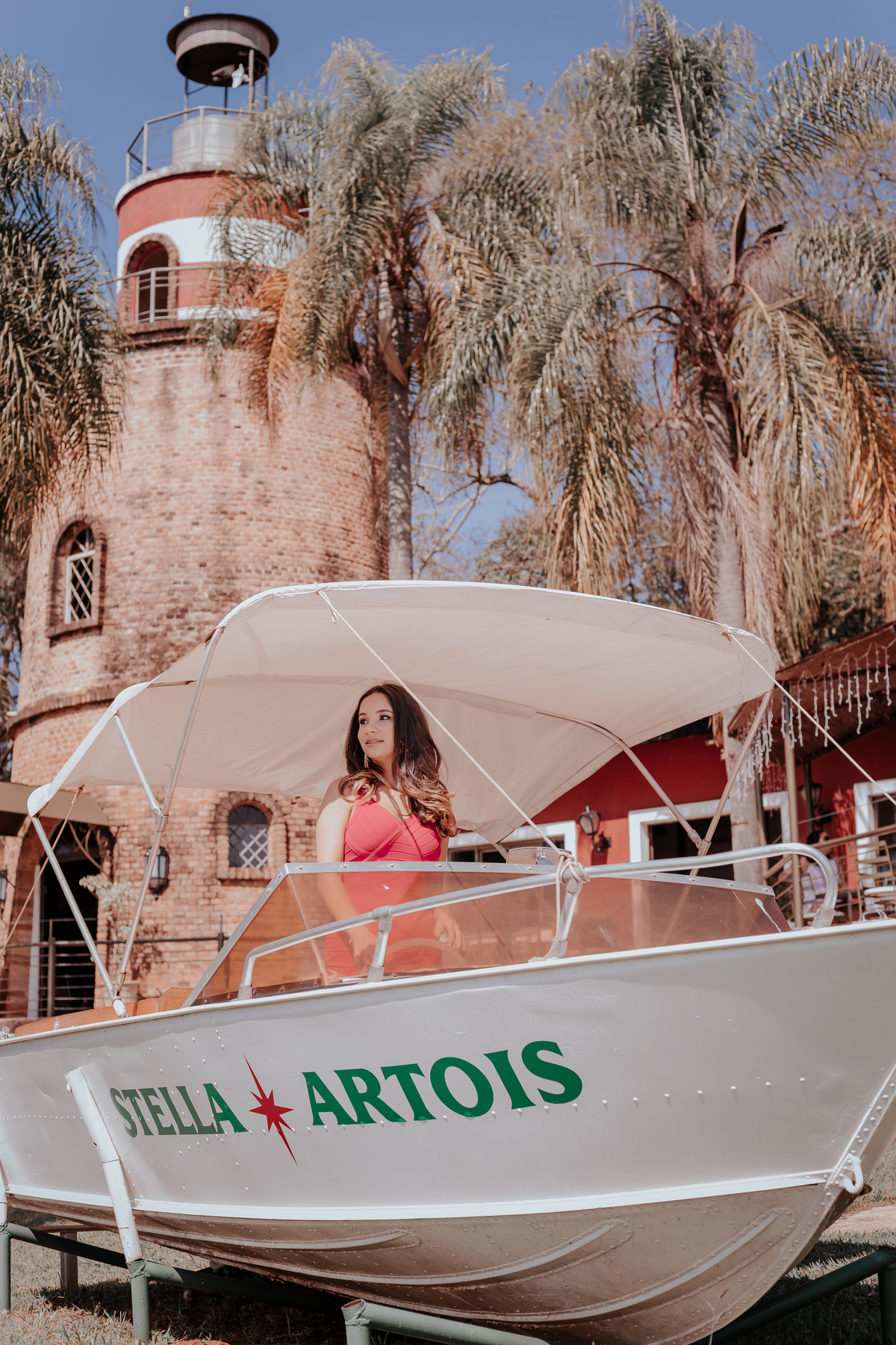 ensaio fotográfico feminino debutante realizado pela fotografa de bauru thais augusto fotografia no hotel farol do lago em avaré piraju - sp fotos naturais, espontaneas criativas e direcionadas para a mulher se sentir com a auto estima elevada e linda 