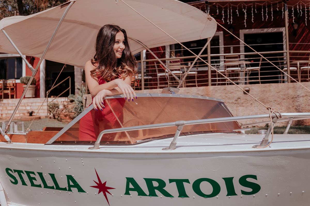 ensaio fotográfico feminino debutante realizado pela fotografa de bauru thais augusto fotografia no hotel farol do lago em avaré piraju - sp fotos naturais, espontaneas criativas e direcionadas para a mulher se sentir com a auto estima elevada e linda 
