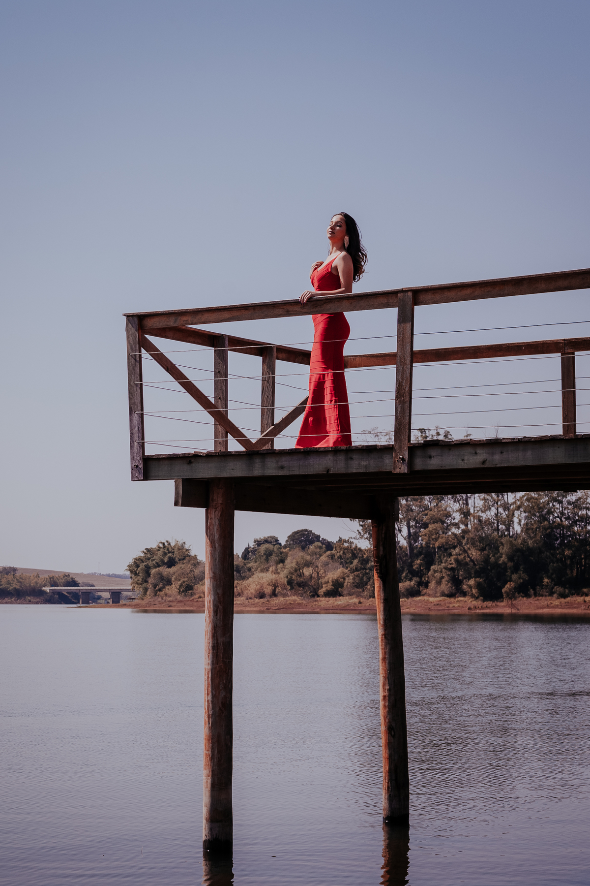 ensaio fotográfico feminino debutante realizado pela fotografa de bauru thais augusto fotografia no hotel farol do lago em avaré piraju - sp fotos naturais, espontaneas criativas e direcionadas para a mulher se sentir com a auto estima elevada e linda 