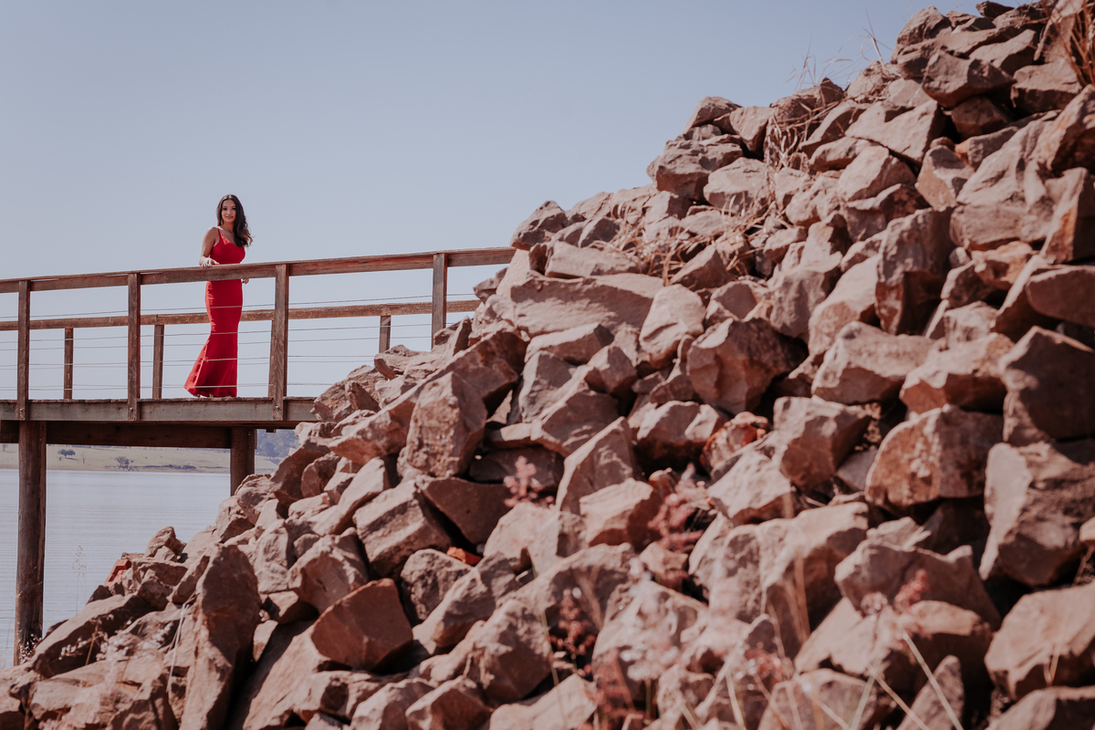ensaio fotográfico feminino debutante realizado pela fotografa de bauru thais augusto fotografia no hotel farol do lago em avaré piraju - sp fotos naturais, espontaneas criativas e direcionadas para a mulher se sentir com a auto estima elevada e linda 