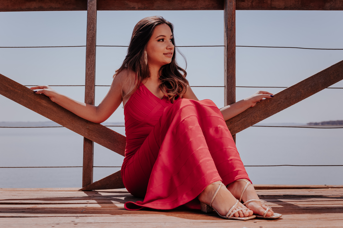 ensaio fotográfico feminino debutante realizado pela fotografa de bauru thais augusto fotografia no hotel farol do lago em avaré piraju - sp fotos naturais, espontaneas criativas e direcionadas para a mulher se sentir com a auto estima elevada e linda 