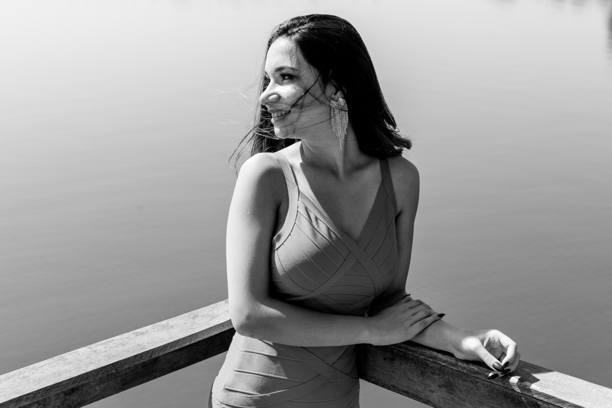 ensaio fotográfico feminino debutante realizado pela fotografa de bauru thais augusto fotografia no hotel farol do lago em avaré piraju - sp fotos naturais, espontaneas criativas e direcionadas para a mulher se sentir com a auto estima elevada e linda 