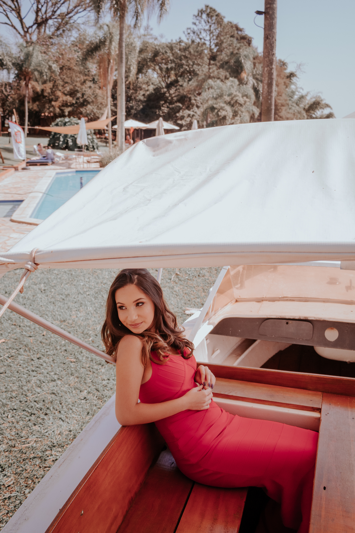 ensaio fotográfico feminino debutante realizado pela fotografa de bauru thais augusto fotografia no hotel farol do lago em avaré piraju - sp fotos naturais, espontaneas criativas e direcionadas para a mulher se sentir com a auto estima elevada e linda 