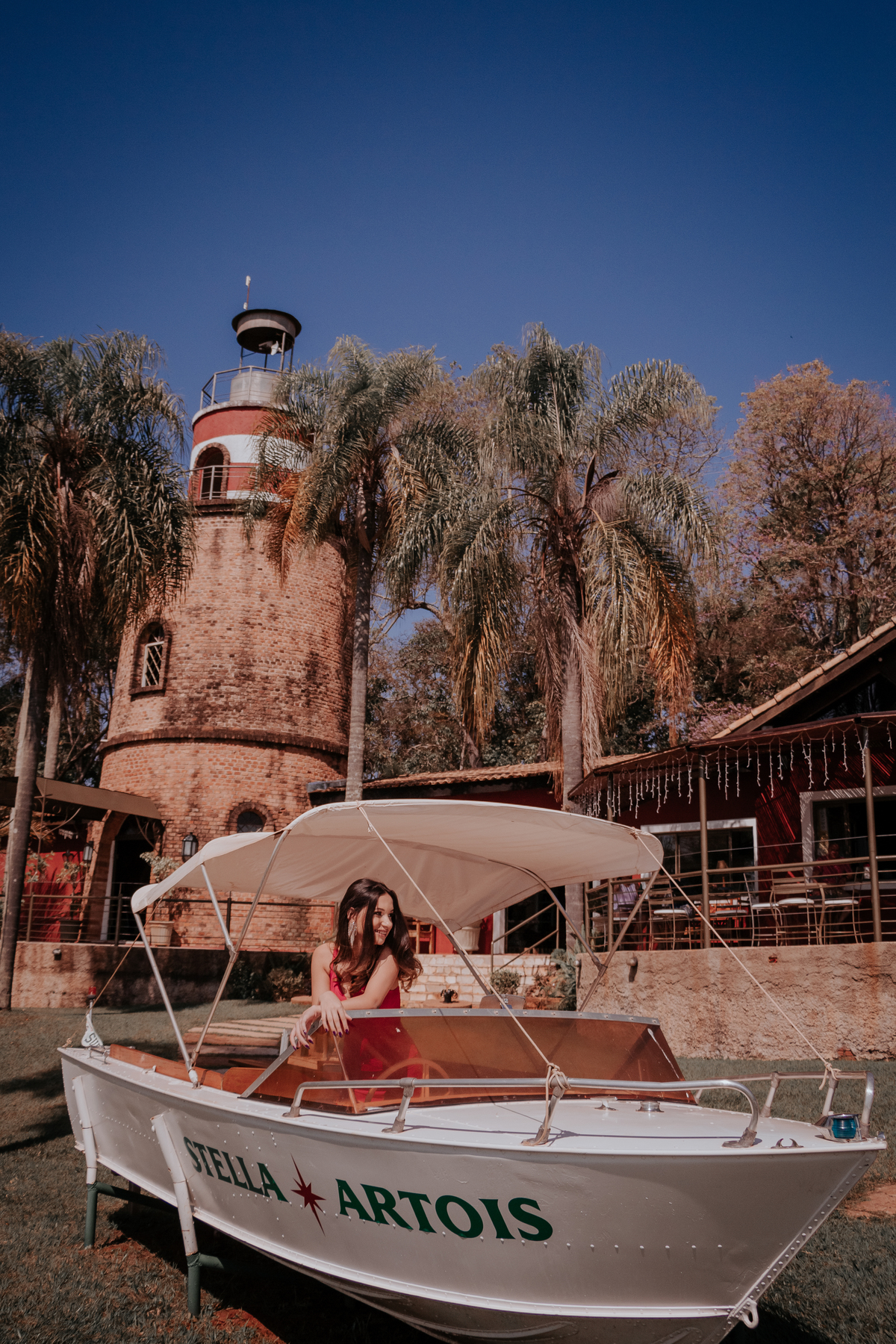 ensaio fotográfico feminino debutante realizado pela fotografa de bauru thais augusto fotografia no hotel farol do lago em avaré piraju - sp fotos naturais, espontaneas criativas e direcionadas para a mulher se sentir com a auto estima elevada e linda 