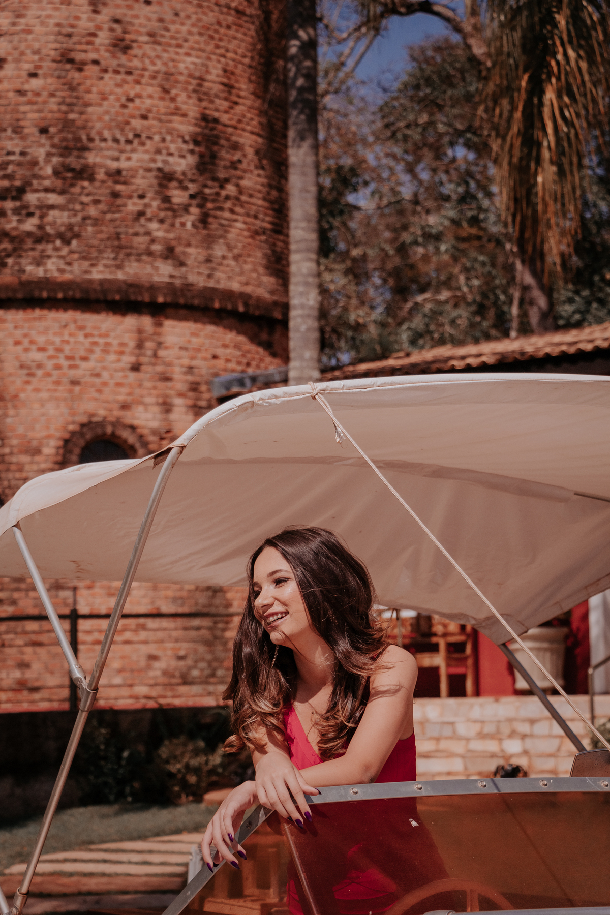 ensaio fotográfico feminino debutante realizado pela fotografa de bauru thais augusto fotografia no hotel farol do lago em avaré piraju - sp fotos naturais, espontaneas criativas e direcionadas para a mulher se sentir com a auto estima elevada e linda 