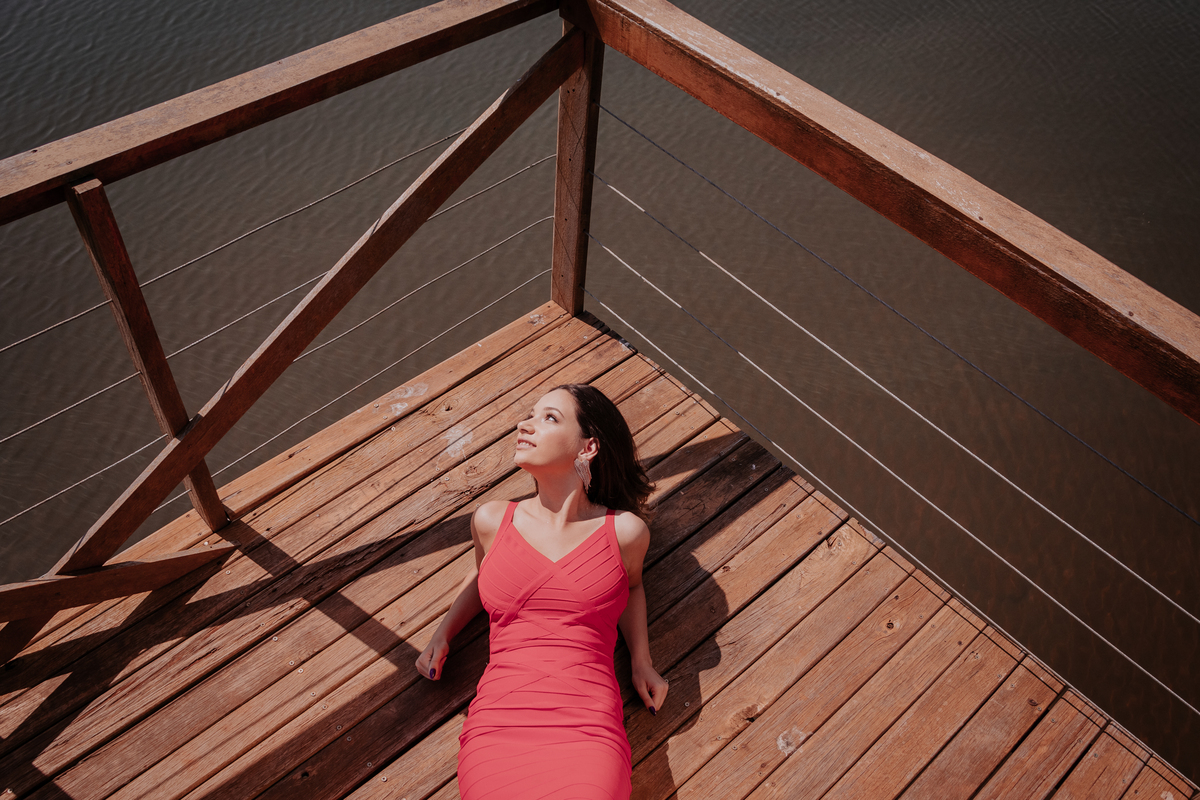 ensaio fotográfico feminino debutante realizado pela fotografa de bauru thais augusto fotografia no hotel farol do lago em avaré piraju - sp fotos naturais, espontaneas criativas e direcionadas para a mulher se sentir com a auto estima elevada e linda 