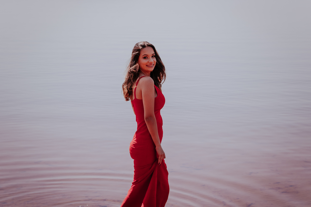 ensaio fotográfico feminino debutante realizado pela fotografa de bauru thais augusto fotografia no hotel farol do lago em avaré piraju - sp fotos naturais, espontaneas criativas e direcionadas para a mulher se sentir com a auto estima elevada e linda 