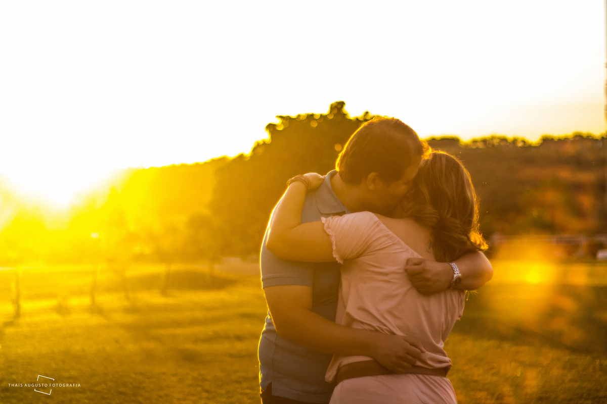 ensaio pré-wedding em Brotas-SP por do sol, casal romântico - thais augusto fotografia - bauru.sp - fotografia de casamento, mini ensaio pré-casamento, 