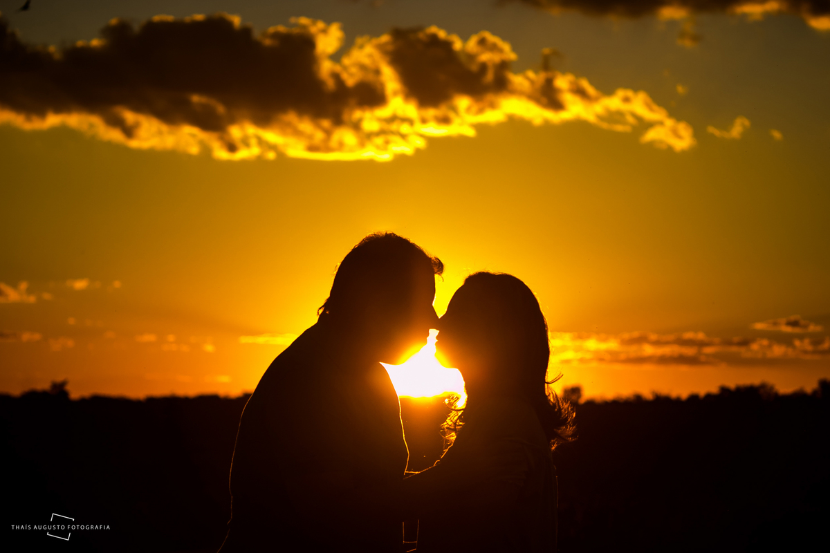 ensaio pré-wedding em Brotas-SP por do sol, casal romântico - thais augusto fotografia - bauru.sp - fotografia de casamento, mini ensaio pré-casamento, 
