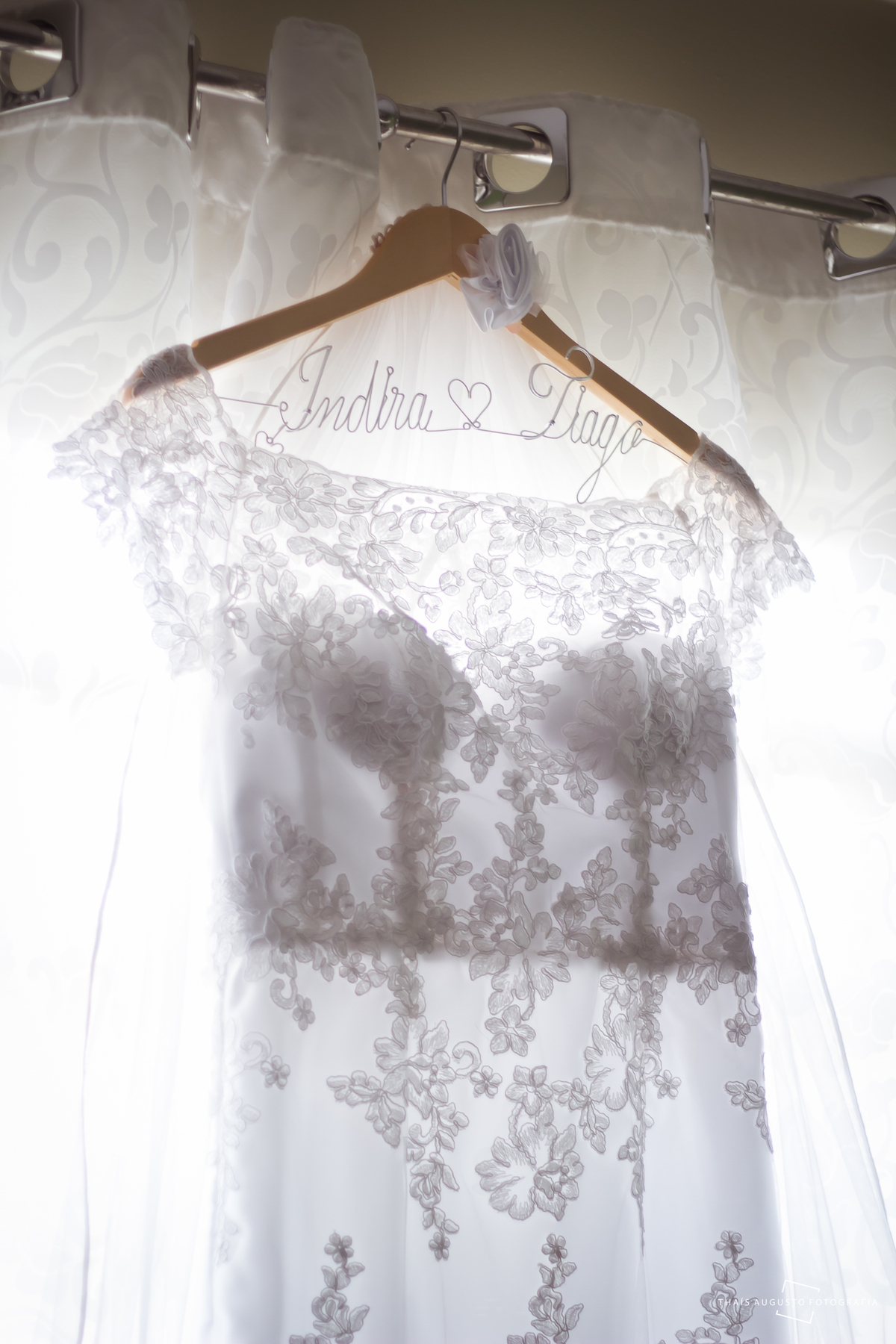 casamento realizado na cidade de monte azul paulista.sp noivos Indira & Tiago casal músico ensaio fotográfico de músico com instrumentos musicais super romantico fotos espontâneas e criativas em Bauru fotógrafa Thais Augusto Fotografia, fotos de casamento