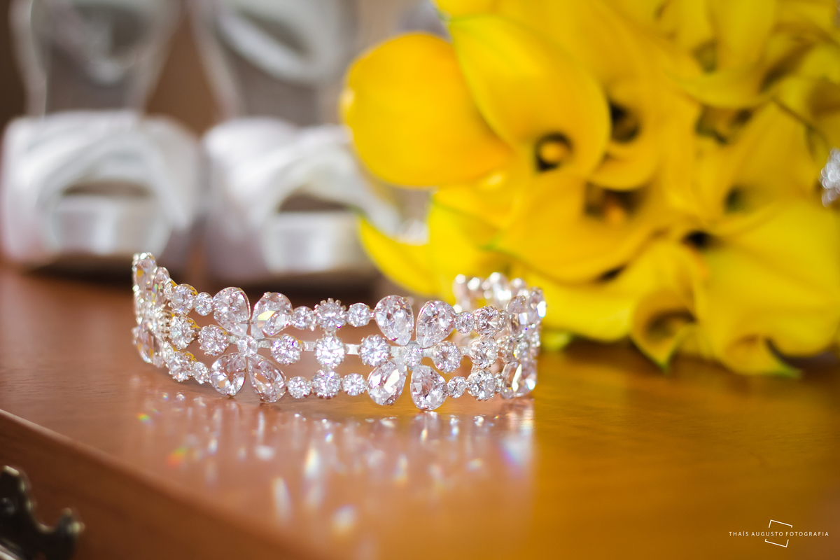 casamento realizado na cidade de monte azul paulista.sp noivos Indira & Tiago casal músico ensaio fotográfico de músico com instrumentos musicais super romantico fotos espontâneas e criativas em Bauru fotógrafa Thais Augusto Fotografia, fotos de casamento