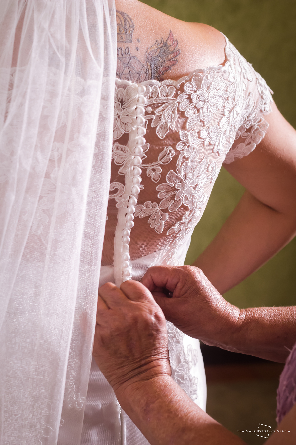 casamento realizado na cidade de monte azul paulista.sp noivos Indira & Tiago casal músico ensaio fotográfico de músico com instrumentos musicais super romantico fotos espontâneas e criativas em Bauru fotógrafa Thais Augusto Fotografia, fotos de casamento