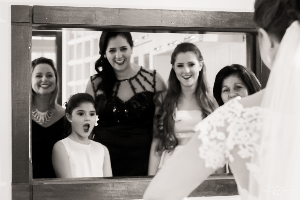 casamento realizado na cidade de monte azul paulista.sp noivos Indira & Tiago casal músico ensaio fotográfico de músico com instrumentos musicais super romantico fotos espontâneas e criativas em Bauru fotógrafa Thais Augusto Fotografia, fotos de casamento