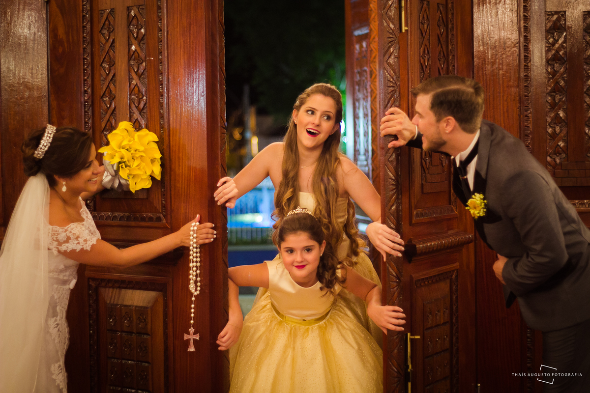 casamento realizado na cidade de monte azul paulista.sp noivos Indira & Tiago casal músico ensaio fotográfico de músico com instrumentos musicais super romantico fotos espontâneas e criativas em Bauru fotógrafa Thais Augusto Fotografia, fotos de casamento