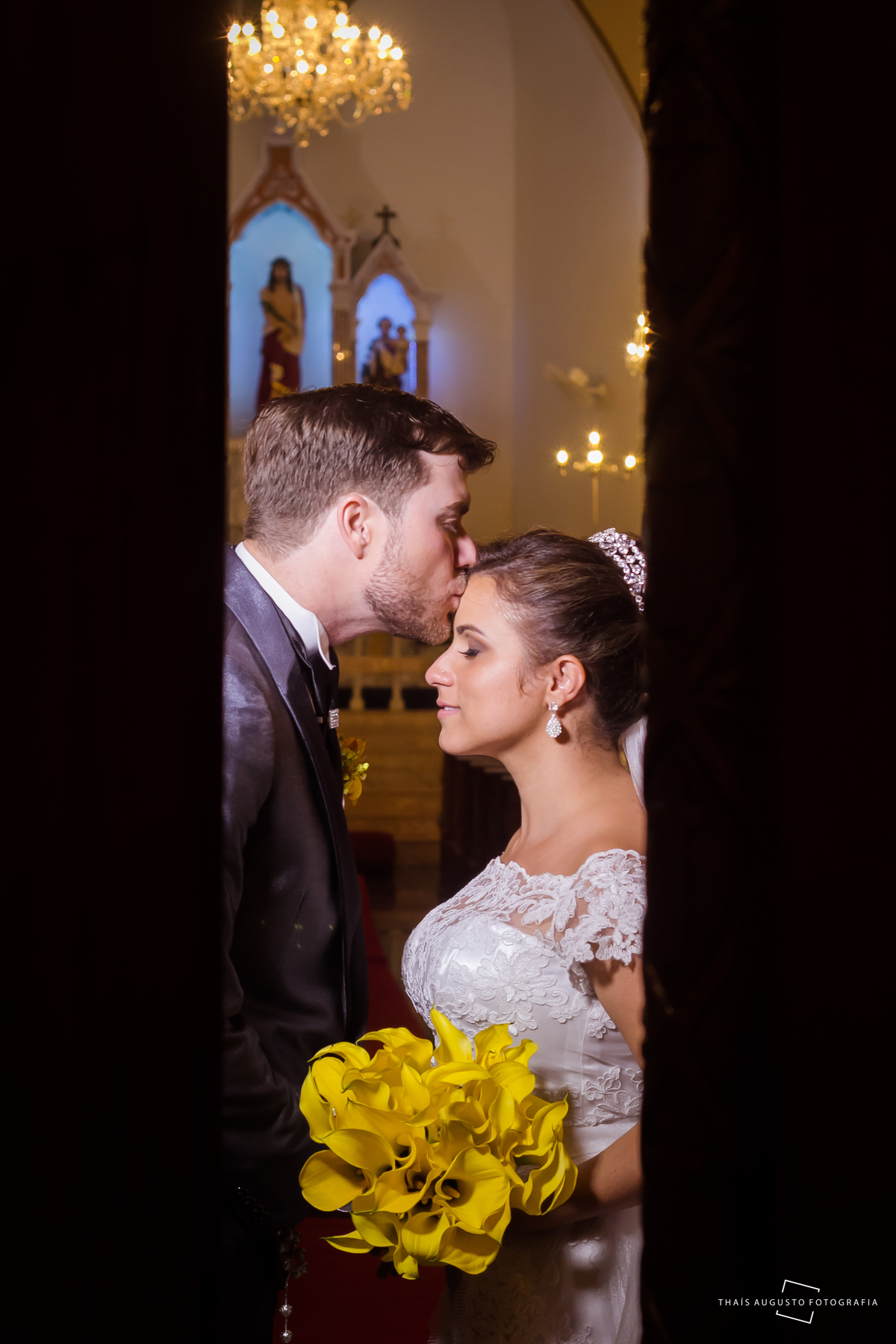 casamento realizado na cidade de monte azul paulista.sp noivos Indira & Tiago casal músico ensaio fotográfico de músico com instrumentos musicais super romantico fotos espontâneas e criativas em Bauru fotógrafa Thais Augusto Fotografia, fotos de casamento