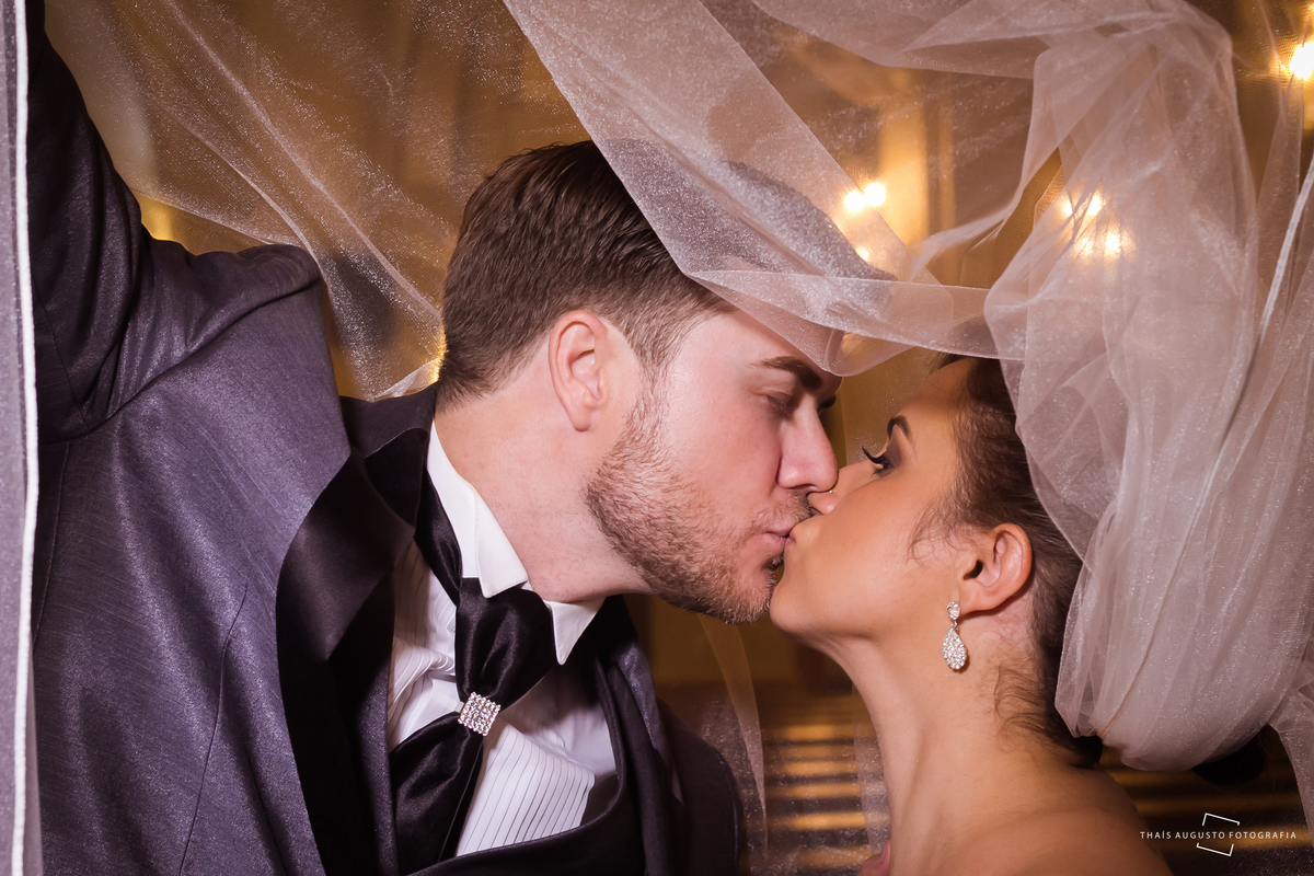 casamento realizado na cidade de monte azul paulista.sp noivos Indira & Tiago casal músico ensaio fotográfico de músico com instrumentos musicais super romantico fotos espontâneas e criativas em Bauru fotógrafa Thais Augusto Fotografia, fotos de casamento
