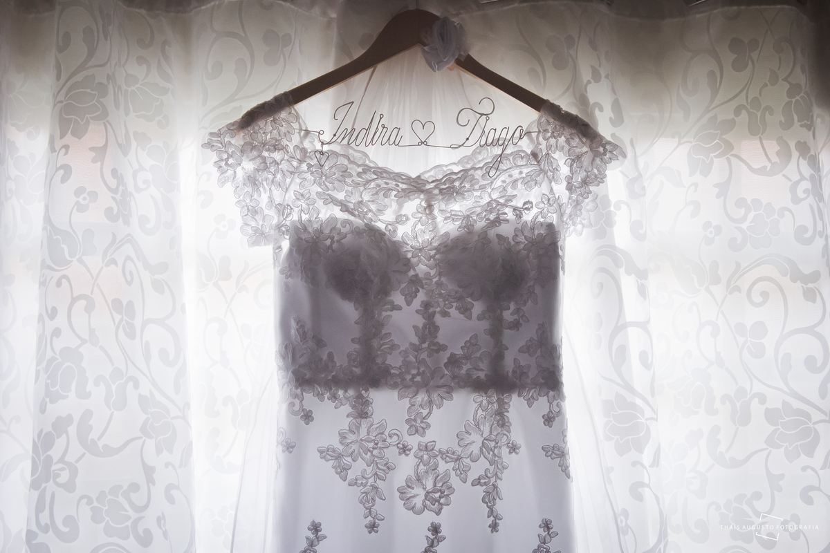 casamento realizado na cidade de monte azul paulista.sp noivos Indira & Tiago casal músico ensaio fotográfico de músico com instrumentos musicais super romantico fotos espontâneas e criativas em Bauru fotógrafa Thais Augusto Fotografia, fotos de casamento