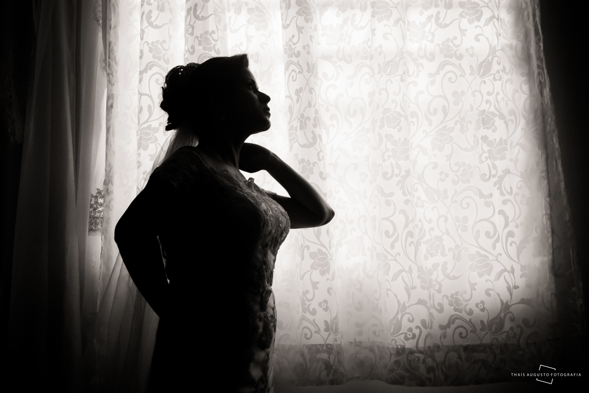 casamento realizado na cidade de monte azul paulista.sp noivos Indira & Tiago casal músico ensaio fotográfico de músico com instrumentos musicais super romantico fotos espontâneas e criativas em Bauru fotógrafa Thais Augusto Fotografia, fotos de casamento